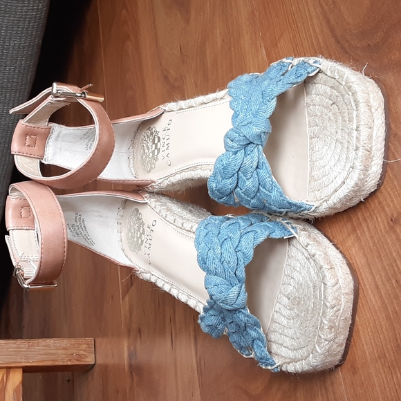 Vince Camuto wedge sandal - Picture 2 of 11